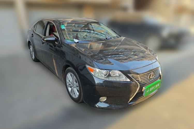 Used Lexus ES 2014 250 Elite Edition Front Right 45 Deg