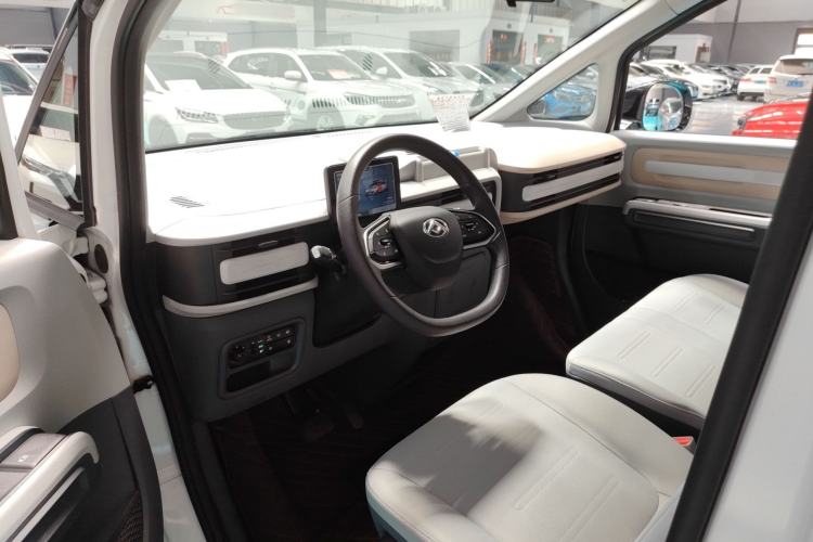 Used SAIC MAXUS Dana V1 2024 V1 Short Wheelbase Low-Roof Multi-Function Version (51 kWh)
