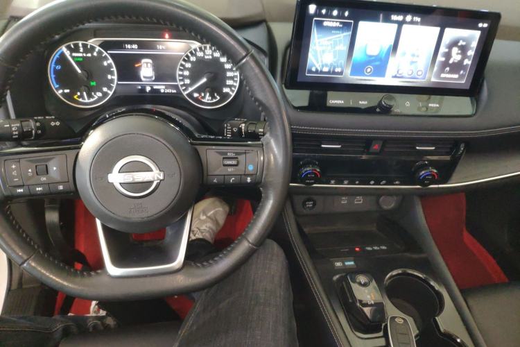 Used Nissan X-Trail 2023 e-POWER Ultra-Hybrid Dual-Motor All-Wheel-Drive Luxury Edition Center Console