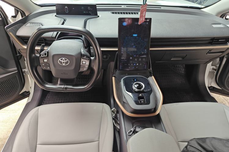 Used Toyota bZ3 2024 517 km Elite PRO Center Console