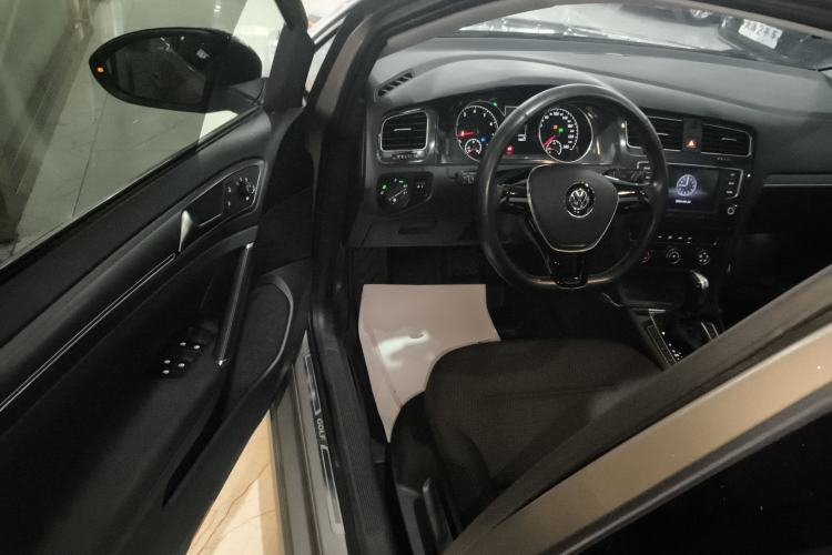 Used Volkswagen Golf 2017 1.6L Automatic Comfort Million-Vehicle Anniversary Edition
