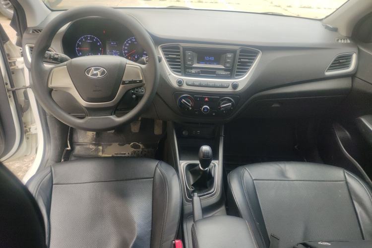 Used Hyundai Verna (new generation) 2016 1.4L Manual Cool Edition GLS Center Console