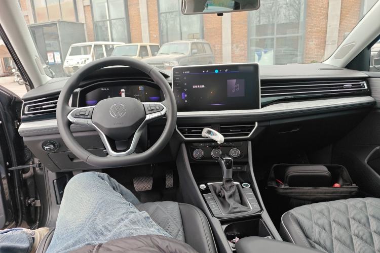 Used Volkswagen Sagitar 2024 300TSI DSG Excellence Edition Center Console