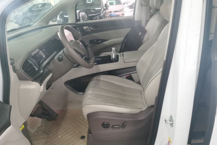 Used Denza D9 2022 DM-i 970 Four-Wheel Drive Flagship Model
