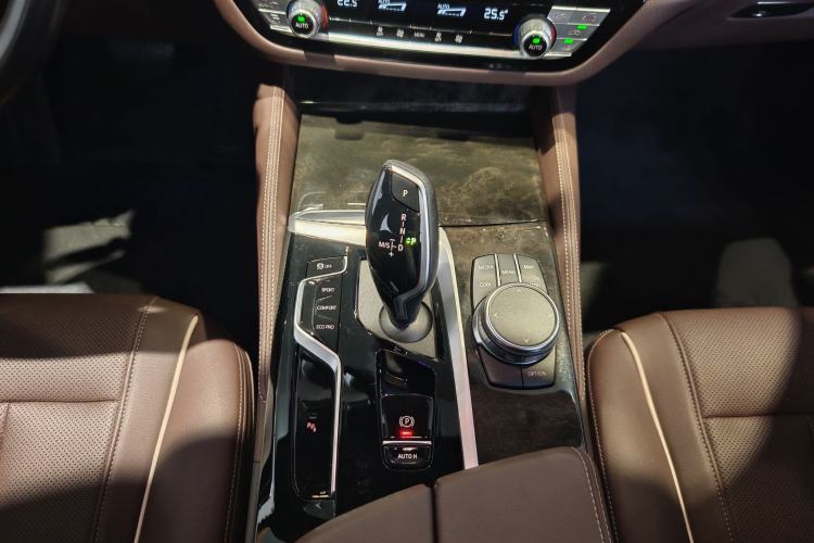 Used BMW 5 Series 2022 Second Facelift 525Li M Sport Package
