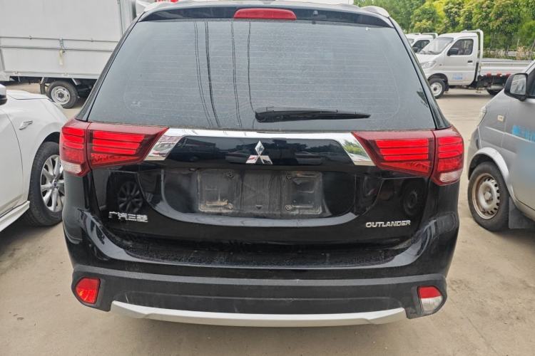 Used Mitsubishi Outlander 2018 2.0L Two-Wheel Drive Glory Edition 5 Seats Rear