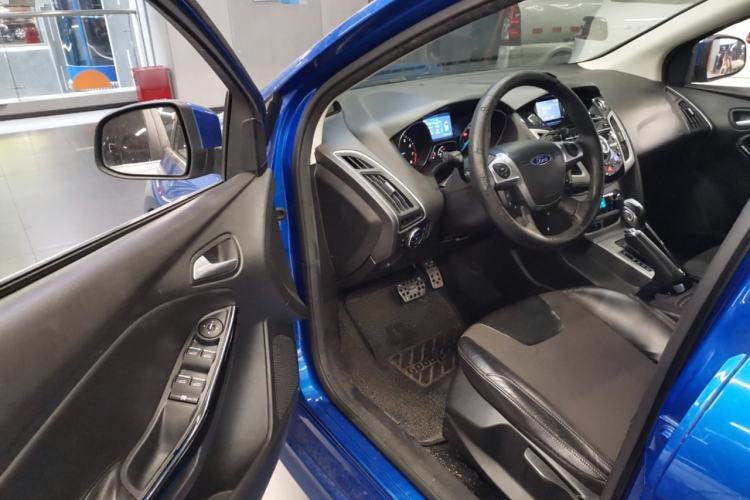 Used Ford Focus 2012 Hatchback 2.0L Automatic Luxury Sport Model
