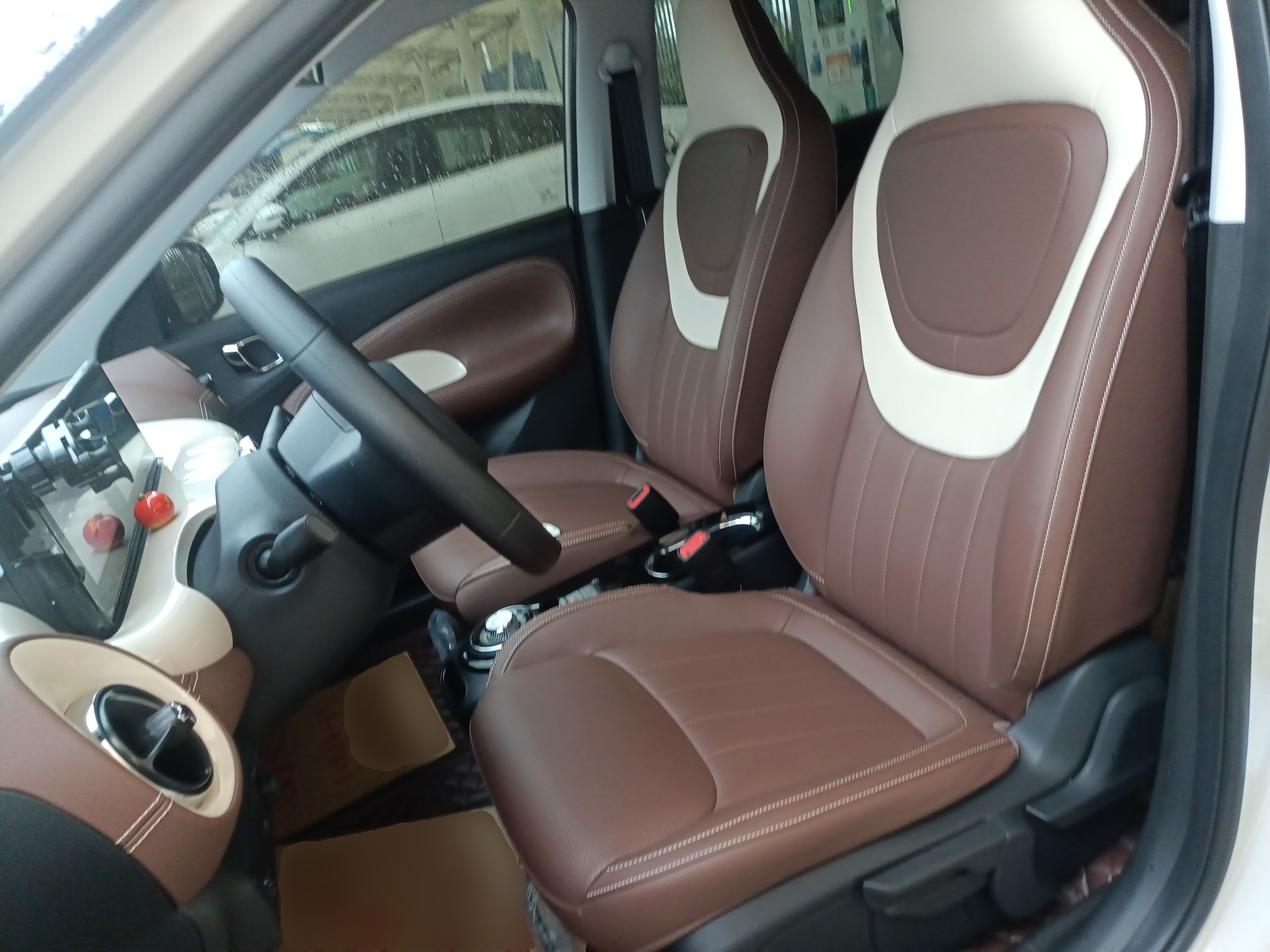 Переднее сиденье в автомобиле