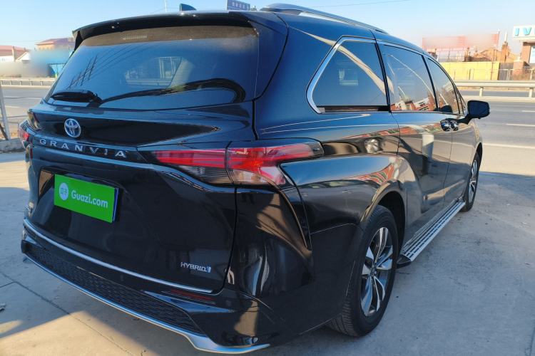 Used Toyota Granvia 2023 2.5L Hybrid Luxury Edition