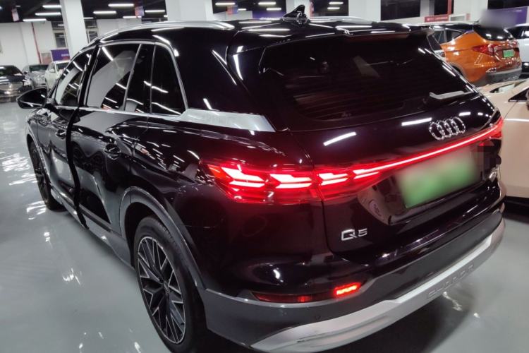 Used Audi Q5 e-tron 2022 40 e-tron Starry Edition Luxury Package Rear Left 45 Deg