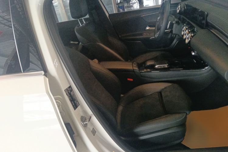 Used Mercedes-Benz A-Class 2022 Revised Version A 200 L Sport Sedan Fashionable Style
