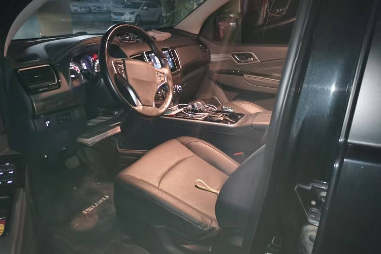 Used Isuzu D-MAX 2022 2.0T Two-Wheel Drive Automatic Gasoline LingShang Version JX4G20A6L
