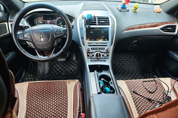 Used Lincoln MKZ 2018 2.0T Premium Edition Center Console