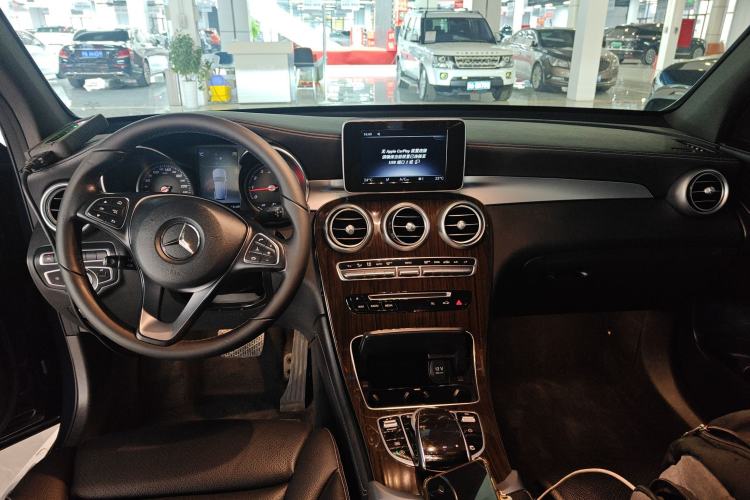 Used Mercedes-Benz GLC 2019 Facelift GLC 260 L 4MATIC Luxury Model Center Console