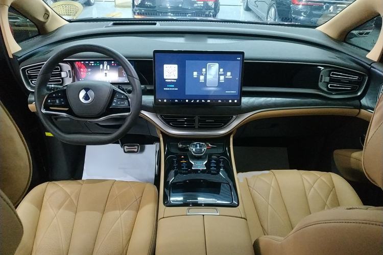 Used Denza D9 2025 DM-i Intelligent Drive 1020 Four-Wheel Drive Prestige Model Center Console