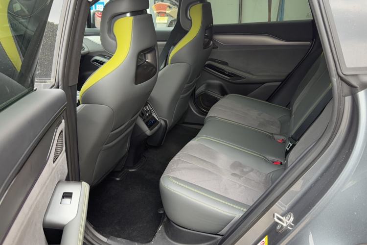 Used BYD Song L EV 2025 Intelligent Driving Version 602 km Range LiDAR-equipped All-Wheel-Drive Type Interior 2