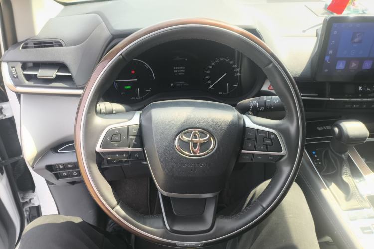 Used Toyota SIENNA 2023 2.5L Hybrid Comfort Edition
