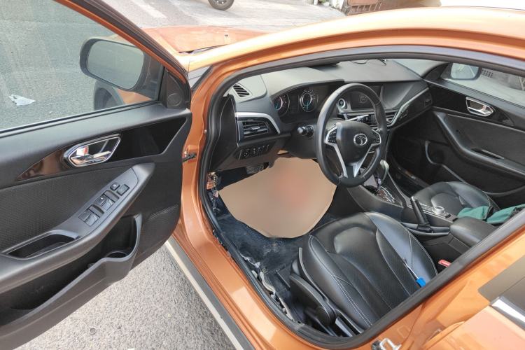 Used Soueast V6 Lingshi 2015 CROSS 1.5L CVT ZhiZun Model
