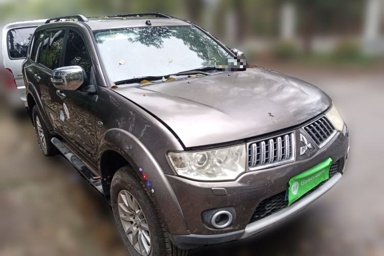 Used Mitsubishi Pajero Sport 2011 3.0L Sport Navigation Edition Front Right 45 Deg