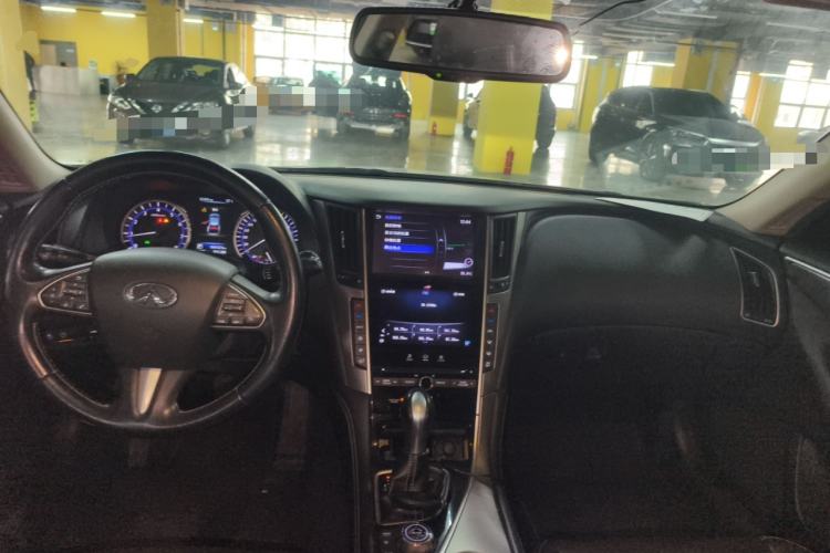 Used Infiniti Q50L 2015 2.0T Enjoyment Edition Center Console