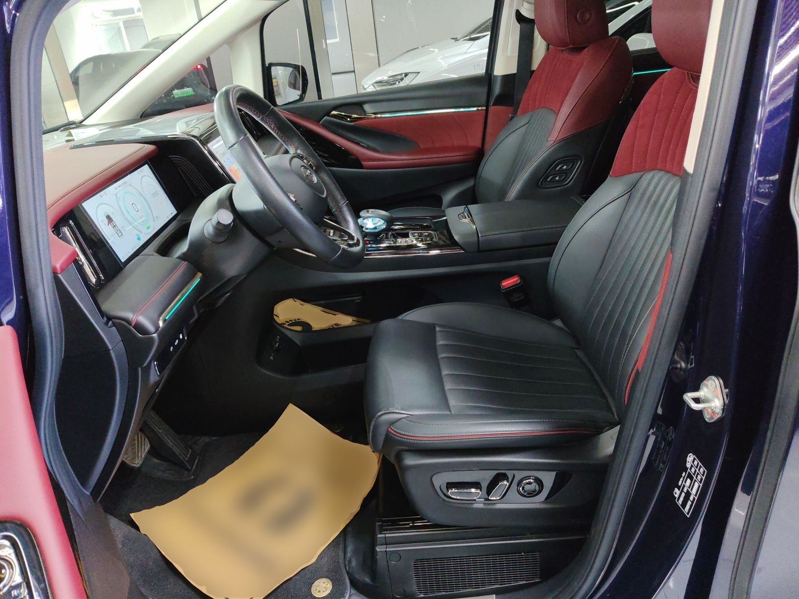 المقاعد الأمامية داخل السيارة