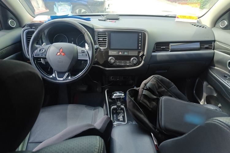 Used Mitsubishi Outlander 2018 2.4L 4x4 Luxury Edition 7-Seater
