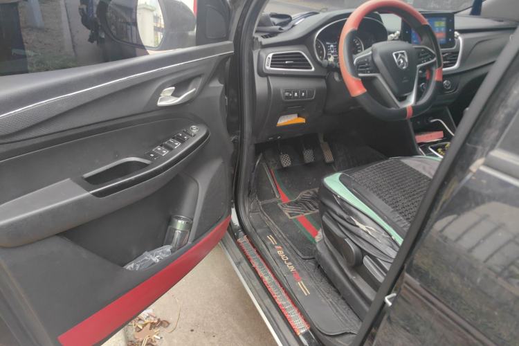 Used Baojun 730 2019 1.5L Manual Fashion Model 7-seater National V
