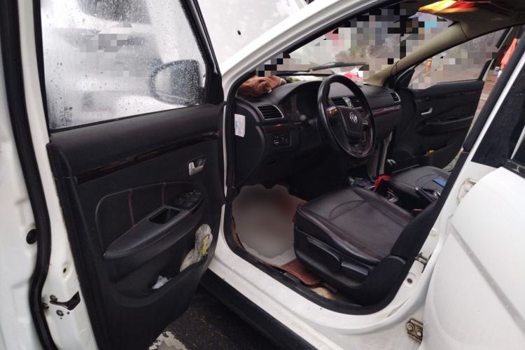 Used Dongfeng Fengon 360 2015 1.5L Manual Luxury 7-Seater China IV Standard Driver Seat