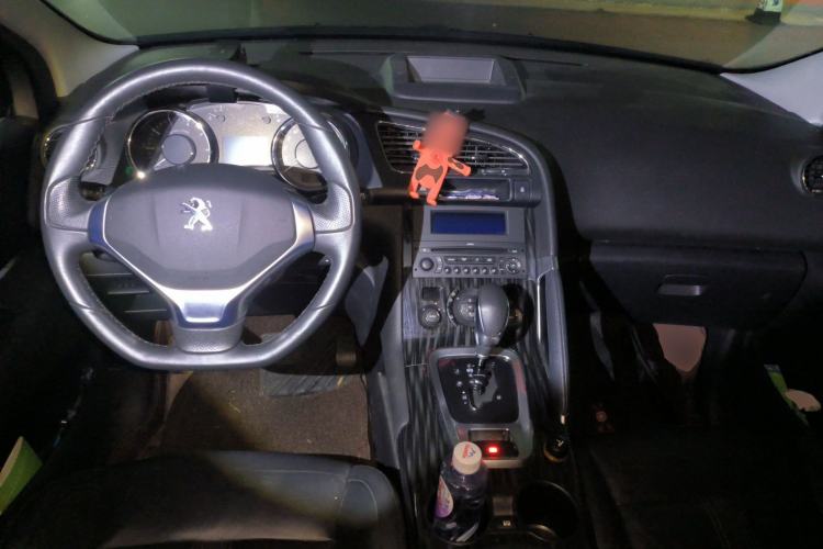 Used Peugeot 3008 2015 2.0L Automatic Trend Edition Center Console