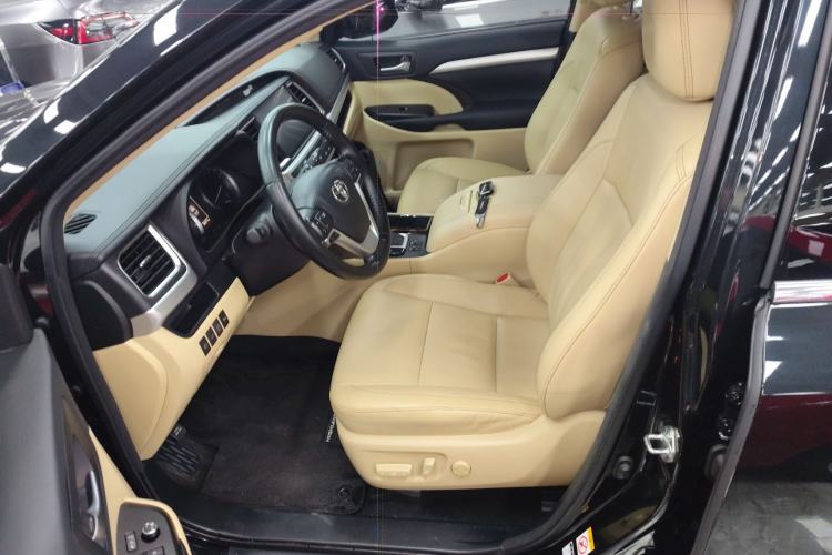 Used Toyota Highlander 2018 2.0T Four-Wheel Drive Prestige Version 7 Seats China VI Standard
