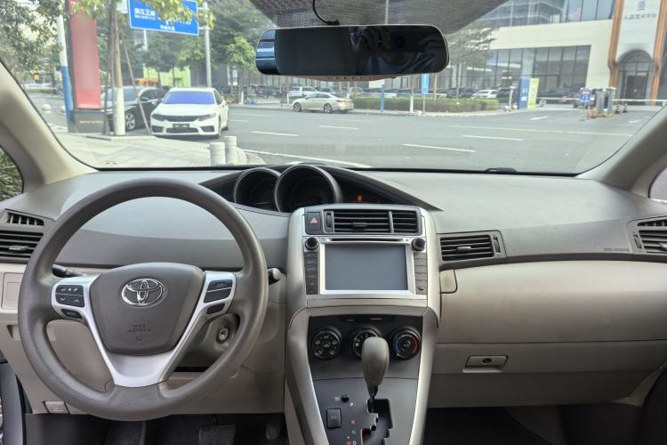 Used Toyota Verso 2014 Starlight 180E CVT Elite Edition
