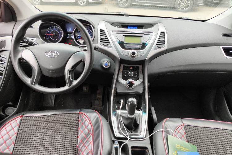 Used Hyundai Elantra (5th Generation / Langdong) 2015 1.6L Manual Leading Model Center Console