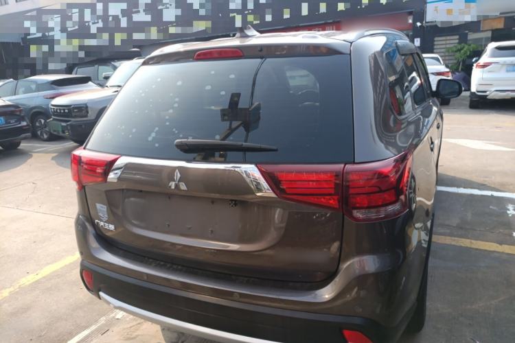 Used Mitsubishi Outlander 2018 2.0L Two-Wheel-Drive Jiale Edition 7-Seater