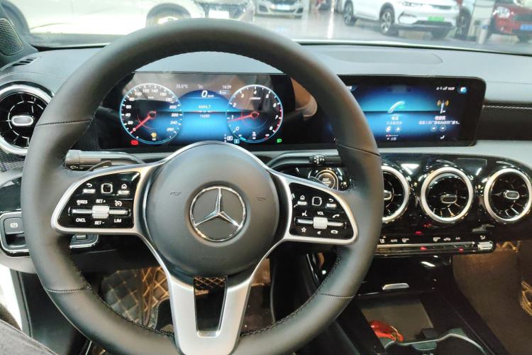 Used Mercedes-Benz A-Class 2022 Restyled A 200 L Sport Sedan Fashion Version Center Console