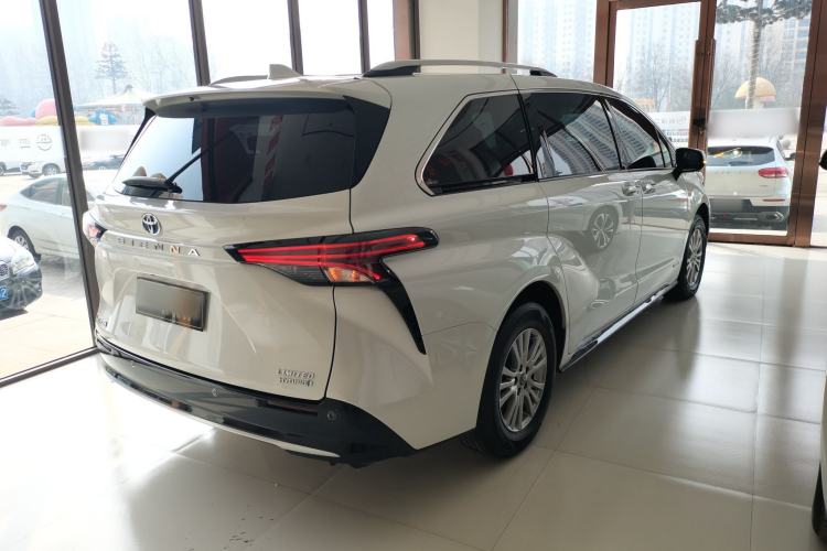 Used Toyota SIENNA 2021 2.5L Hybrid Premium Edition Rear Right 45 Deg
