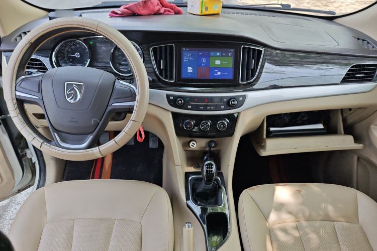 Used Baojun 730 2016 1.5T Manual Comfort Version 7 Seats