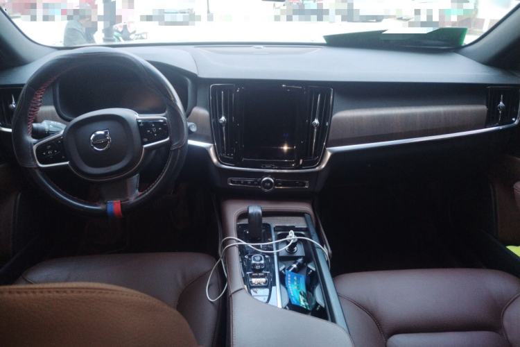 Used Volvo V90 2021 Cross Country B5 AWD Smart Range Edition Center Console