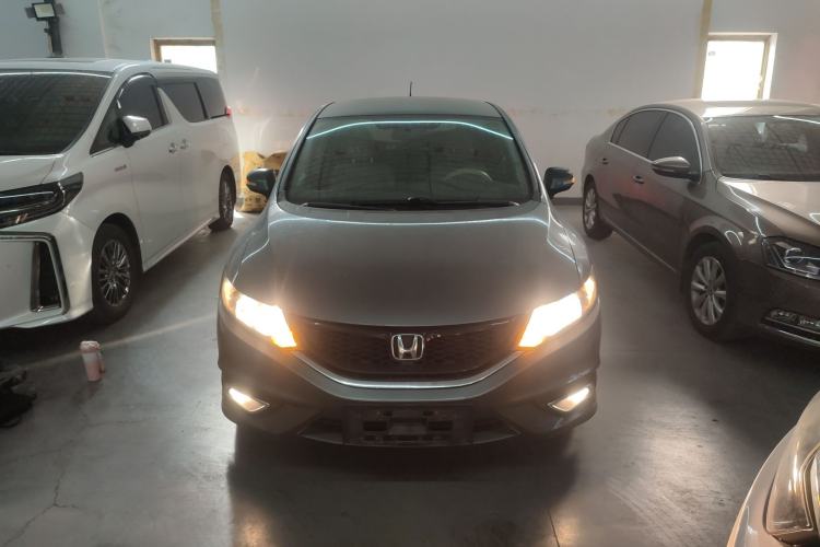 Used Honda Jade 2013 1.8L automatic Comfort version 6 seats
