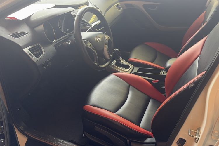 Used Hyundai Elantra (5th Generation / Langdong) 2016 1.6L Automatic Smart Version