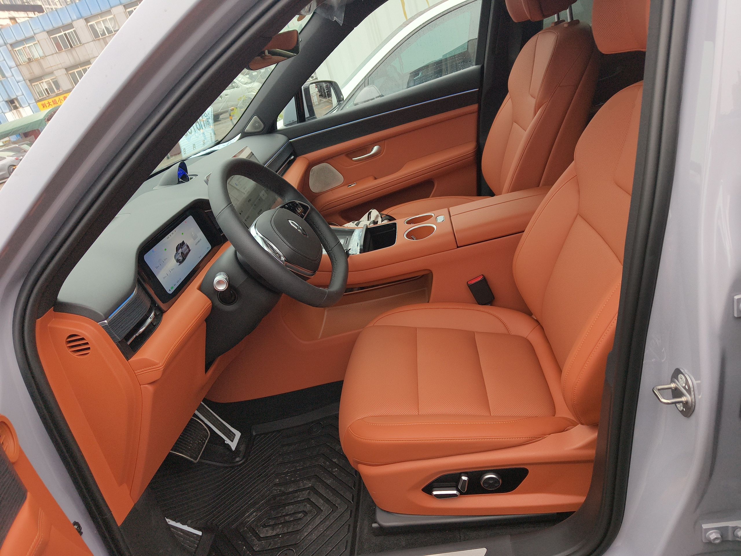 المقاعد الأمامية داخل السيارة