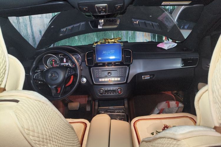 Used Mercedes-Benz GLE Coupe 2017 GLE 400 4MATIC Coupe SUV Center Console