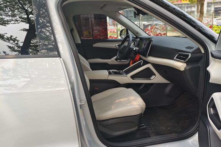 Used BYD Yuan UP 2025 Intelligent Driving Version 401 KM Dynamic Edition Right Front Seat