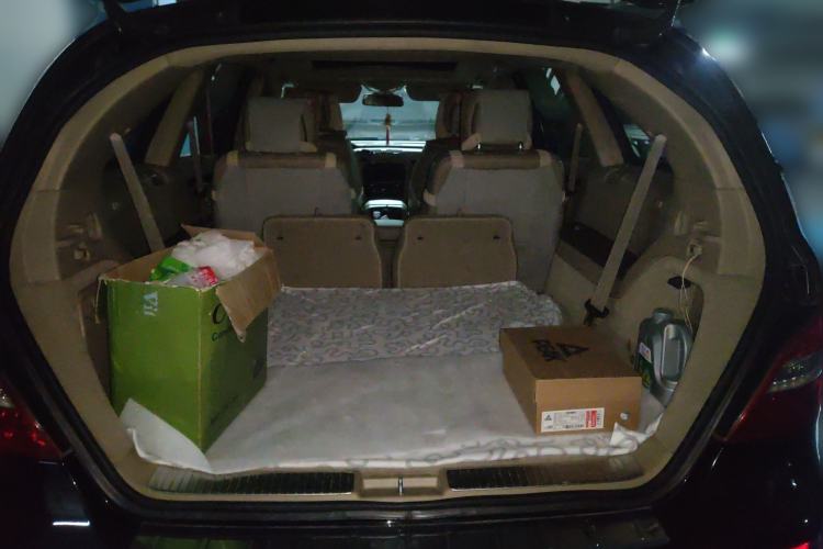 Used Mercedes-Benz R-Class 2010 R 350 L 4MATIC Trunk