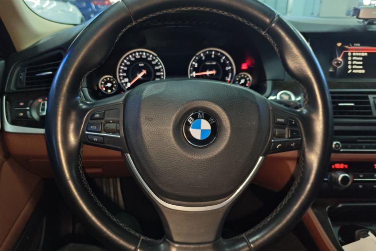 Used BMW 5 Series 2017 525Li Leading Model Steering Wheel