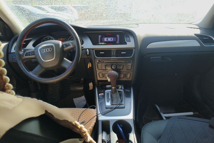 Used Audi A4L 2012 2.0 TFSI automatic standard version
