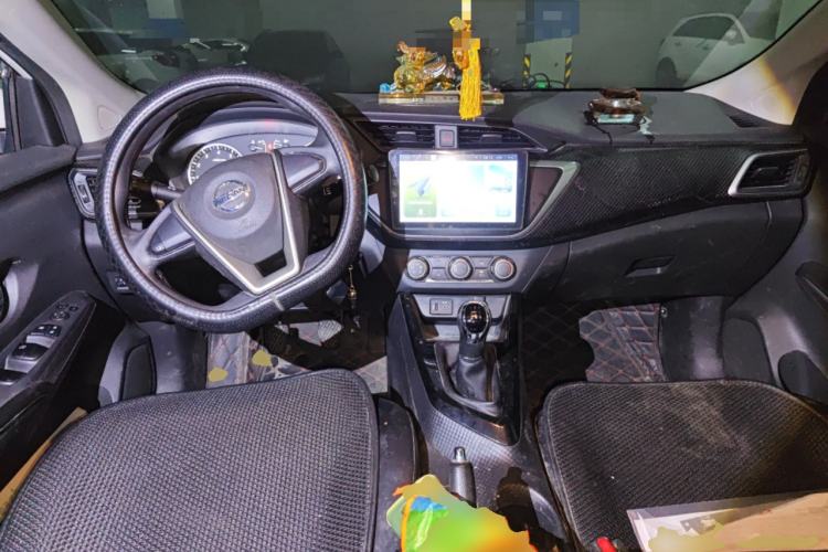 Used Nissan Lannia 2018 1.6L Manual Fashion Trendy Sound Edition Center Console