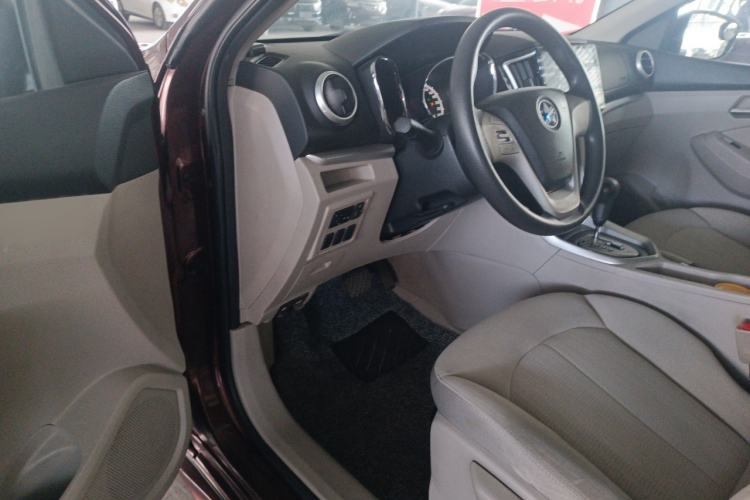 Used Venucia T70 2015 2.0L CVT Smart Choice Edition