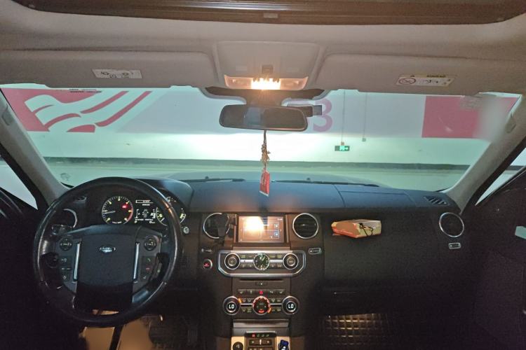 Used Land Rover Discovery 2015 3.0 SDV6 HSE Diesel Version Interior 2