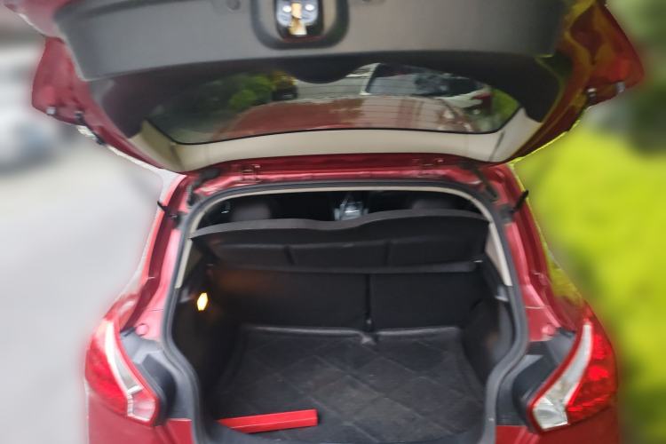 Used Nissan Tiida 2011 1.6L CVT Smart Version Trunk