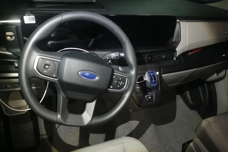 Used Ford Transit T8 2024 T8 2.3T Diesel Automatic Short Wheelbase Mid-Height 6-Seater Multi-Function Version 3/3 Center Console